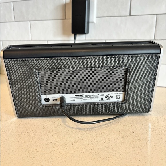 BOSE  SoundLink  Wireless Mobile Speaker Bluetooth Portable Stereo System 404600 - Picture 4 of 6